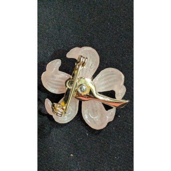 Vintage Pink LUcite Dogwood Flower Brooch With Rhinestone Center & Gold-Tone - Picture 5 of 5